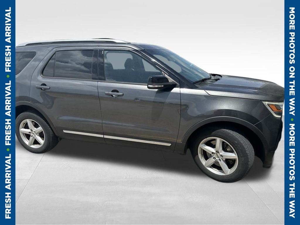 2017 FORD Explorer
