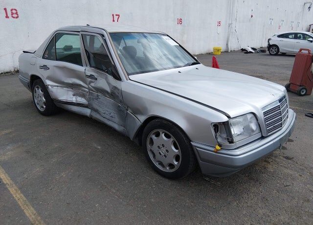 1995 MERCEDES-BENZ E-Class