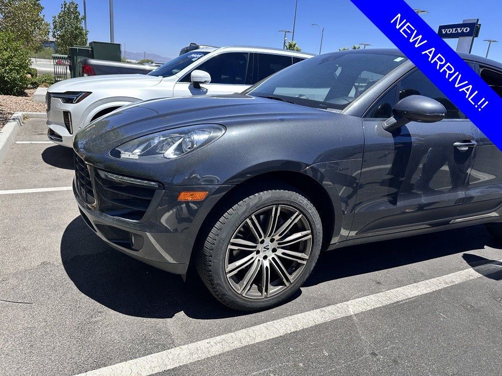 2018 PORSCHE Macan