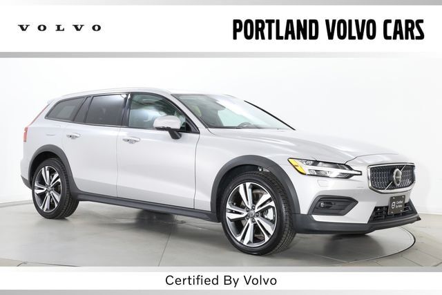 2025 VOLVO V60CC