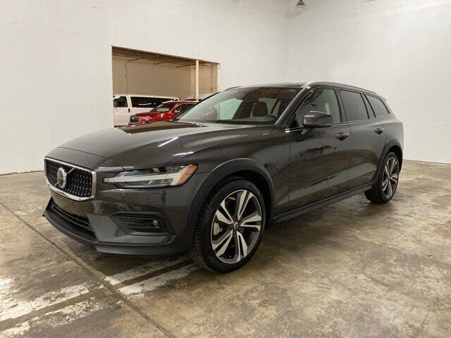 2025 VOLVO V60CC