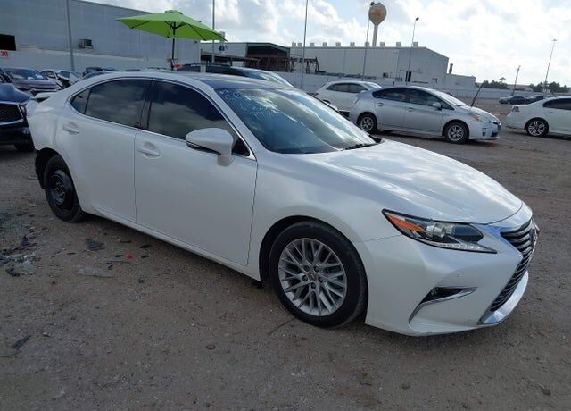 2017 LEXUS ES