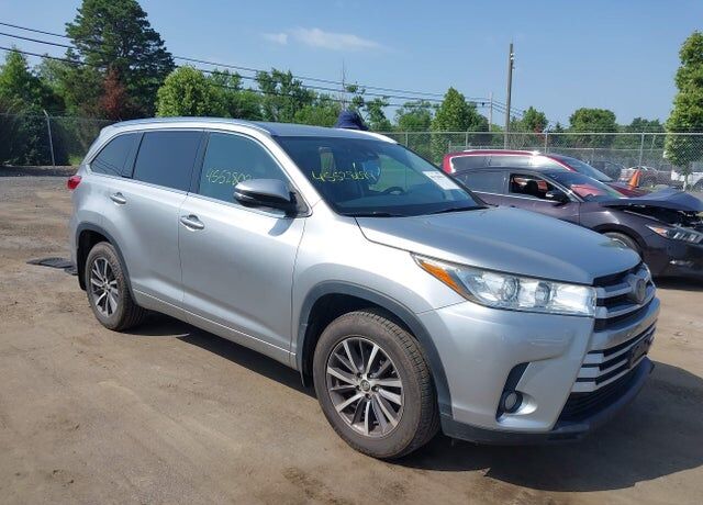 2017 TOYOTA Highlander