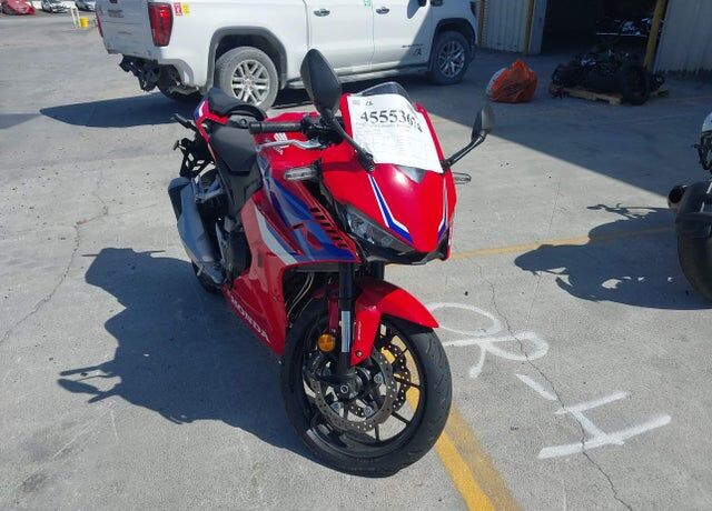 2025 HONDA CB
