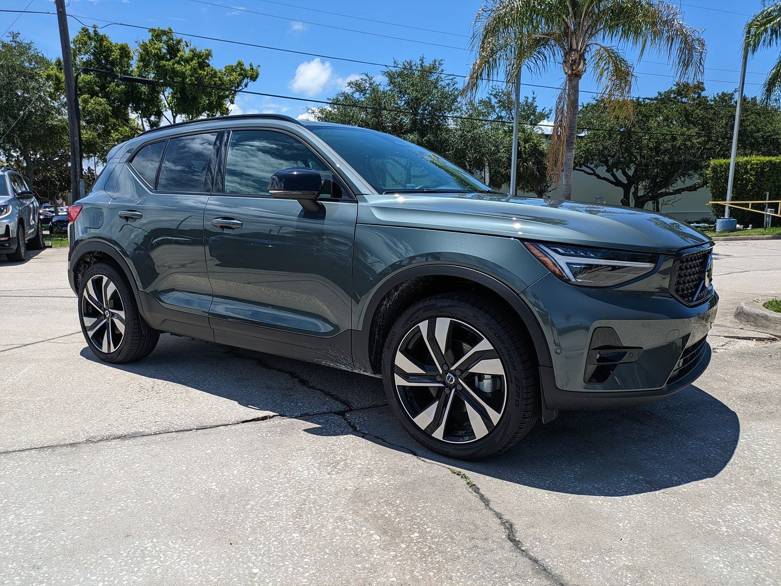2026 VOLVO XC40