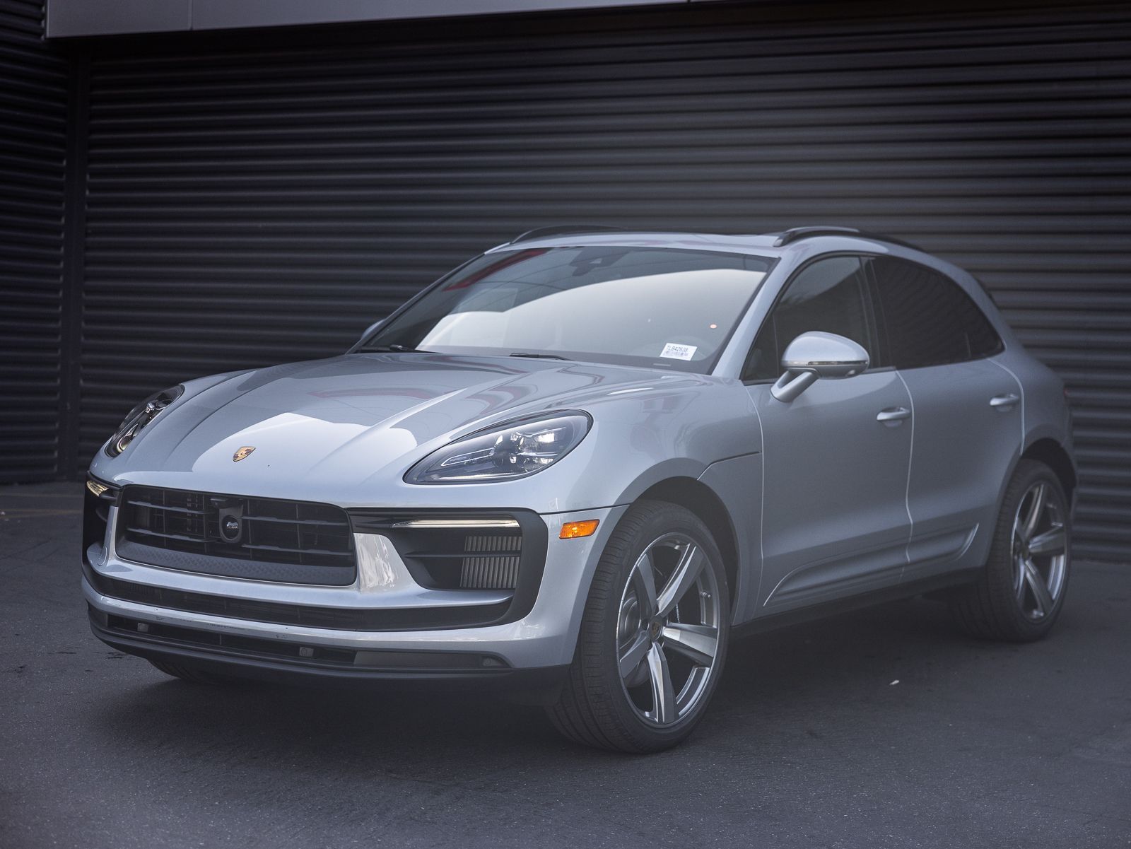 2026 PORSCHE Macan