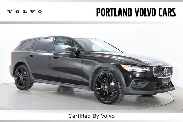 2025 VOLVO V60CC