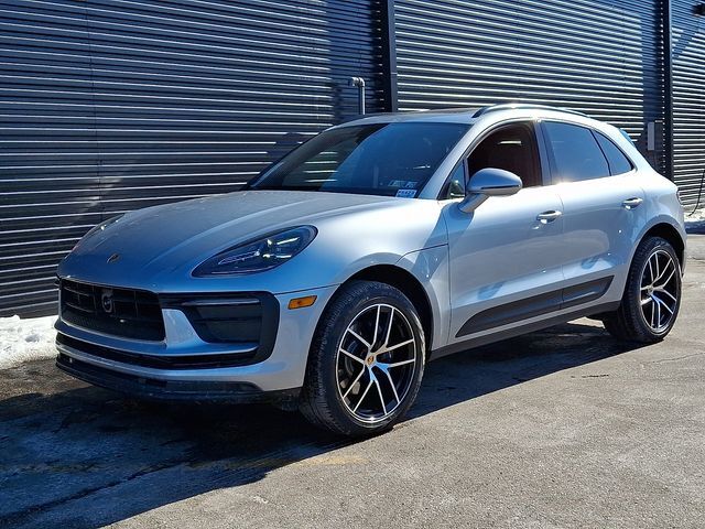 2025 PORSCHE Macan