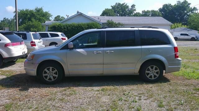 2010 CHRYSLER Town and Country