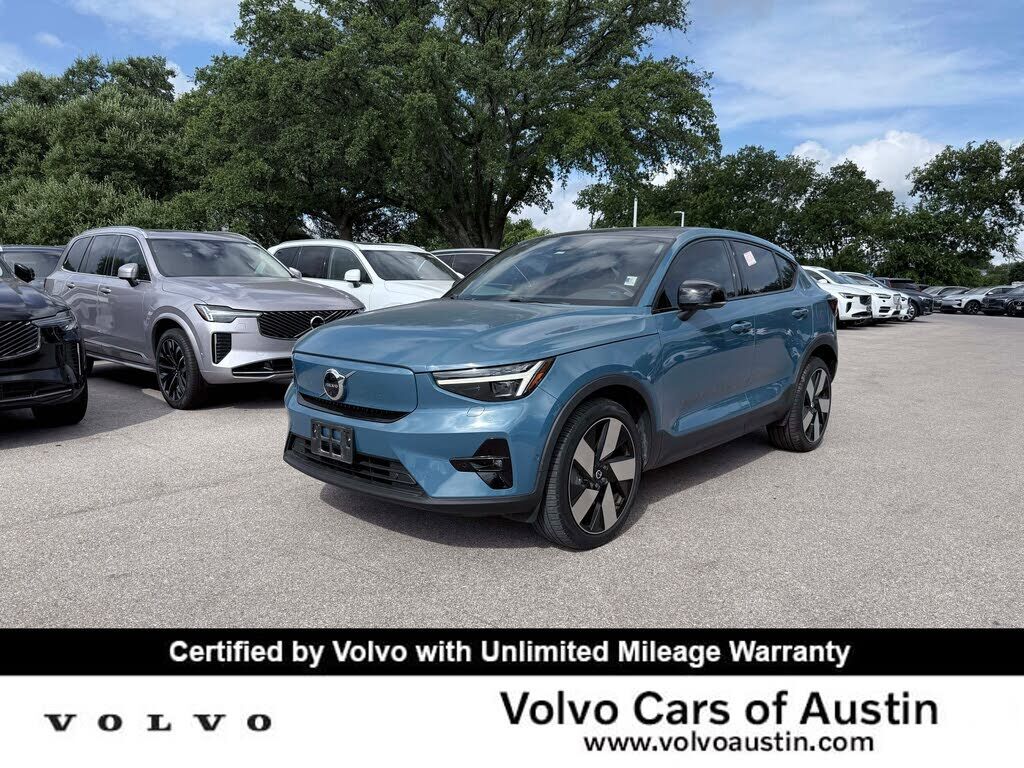 2023 VOLVO C40