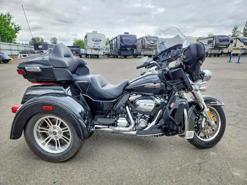 2017 HARLEY DAVIDSON FLHTCUTG / Tri Glide Ultra