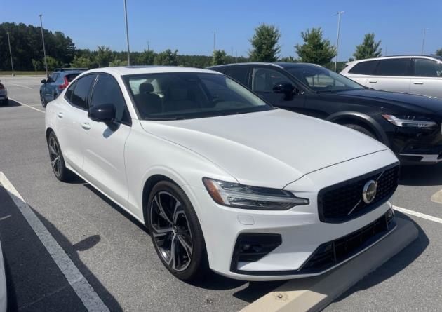 2025 VOLVO S60