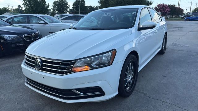 2018 VOLKSWAGEN Passat