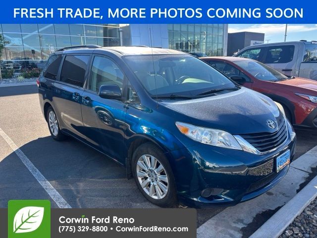 2012 TOYOTA Sienna