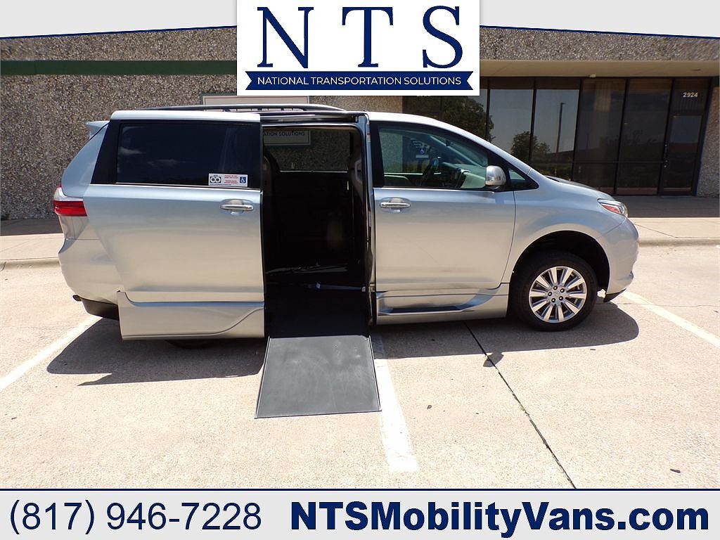 2017 TOYOTA Sienna