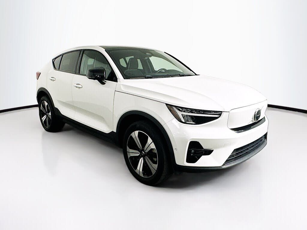 2023 VOLVO C40