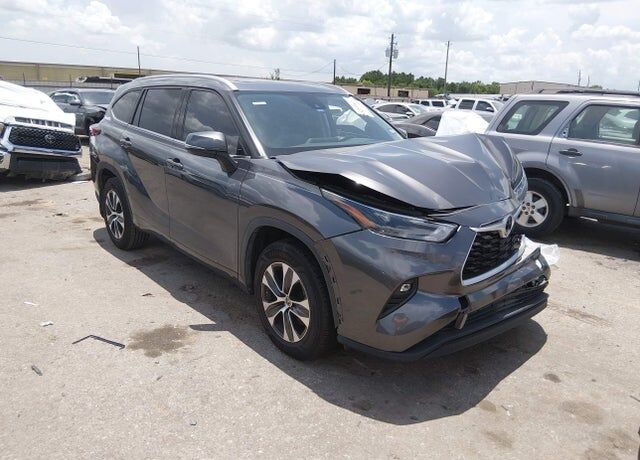 2022 TOYOTA Highlander
