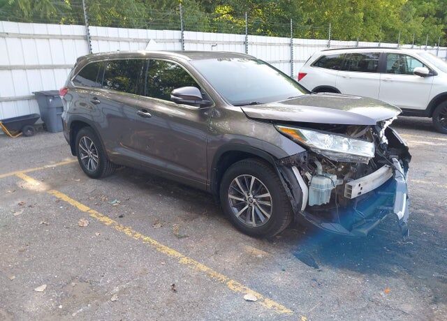 2017 TOYOTA Highlander