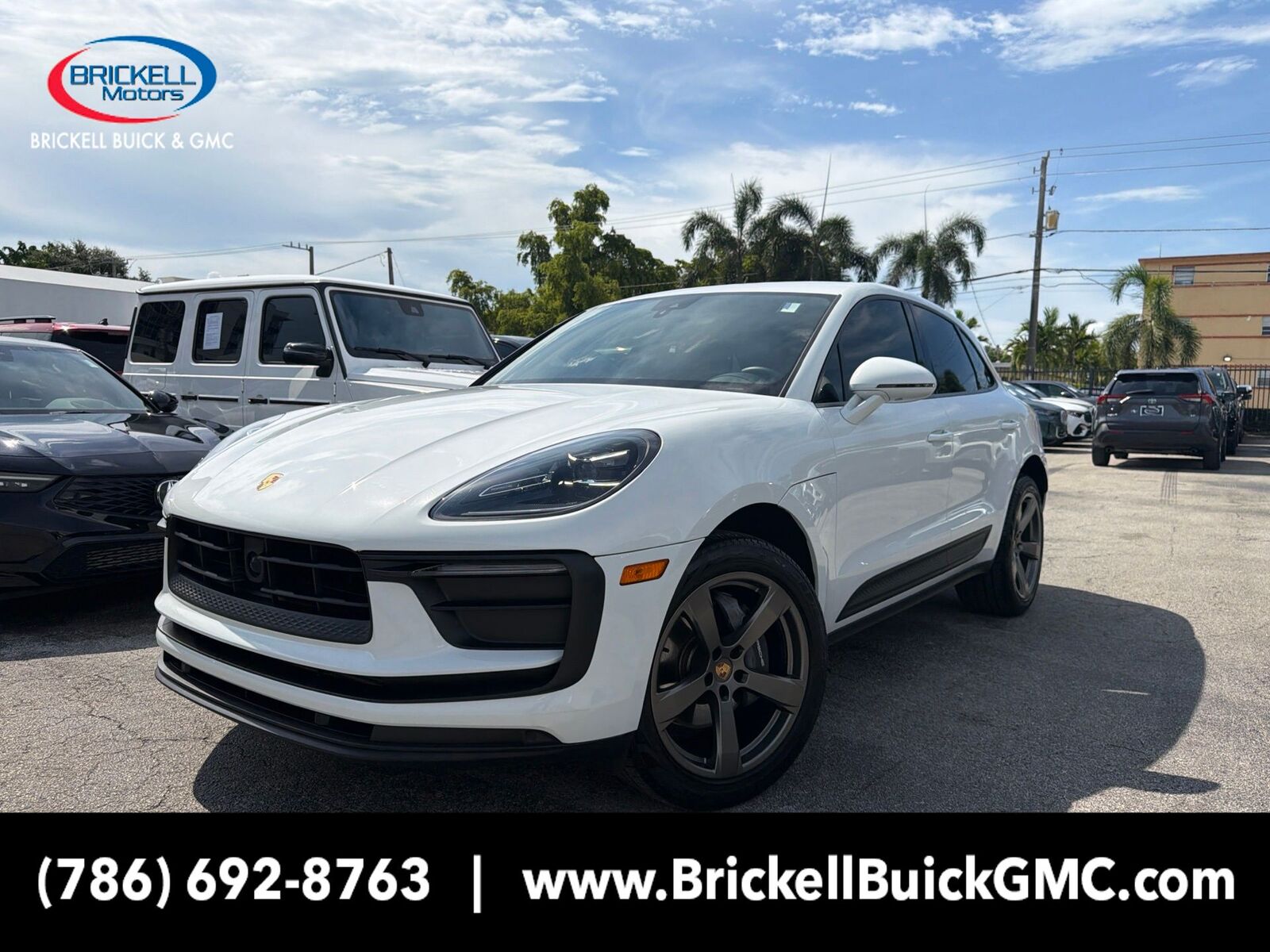 2025 PORSCHE Macan