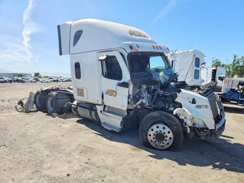2023 FREIGHTLINER Cascadia