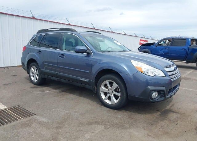 2013 SUBARU Outback