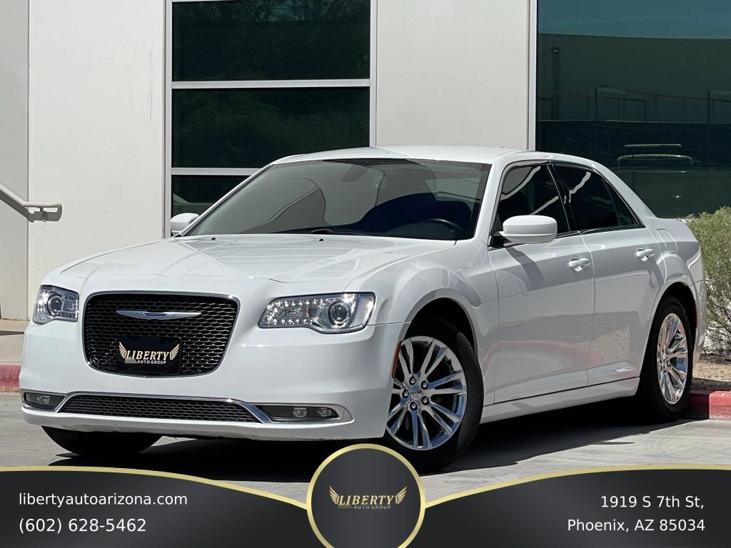 2019 CHRYSLER 300