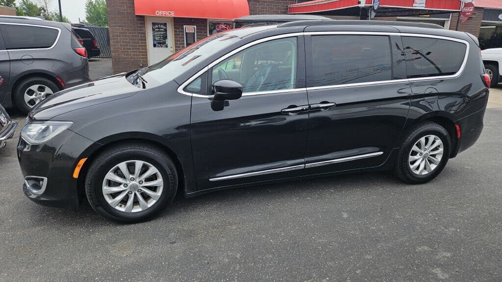 2017 CHRYSLER Pacifica