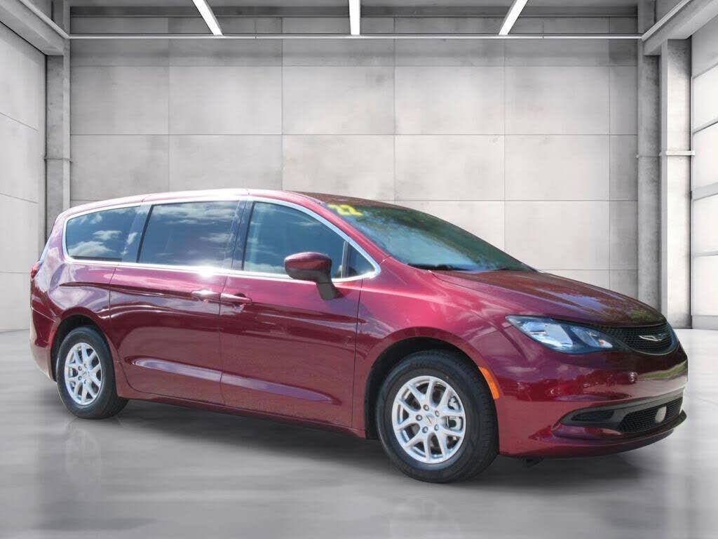 2022 CHRYSLER Voyager