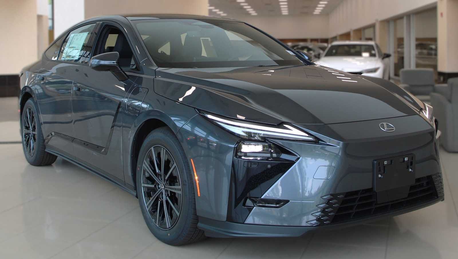 2026 LEXUS ES