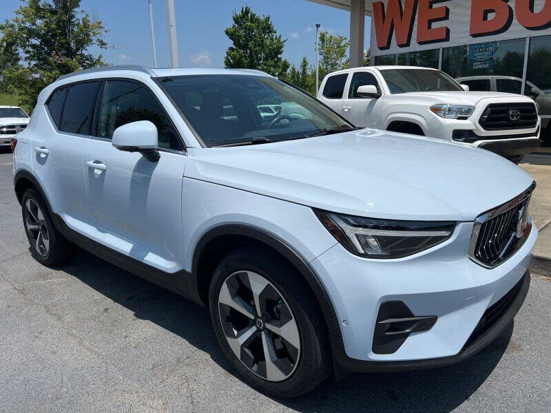 2024 VOLVO XC40