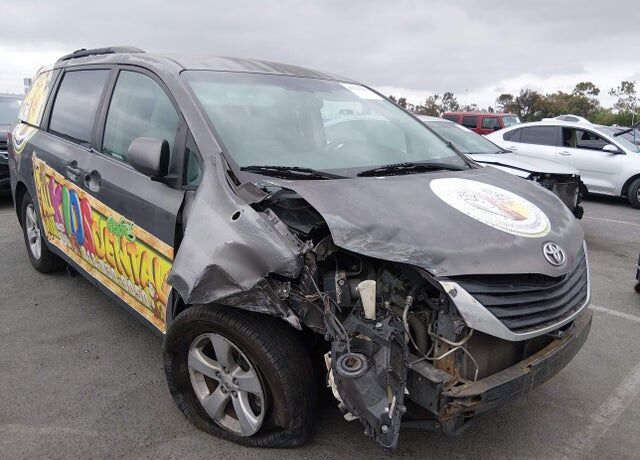 2011 TOYOTA Sienna