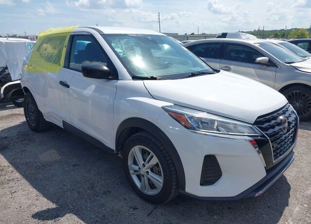 2022 NISSAN Kicks
