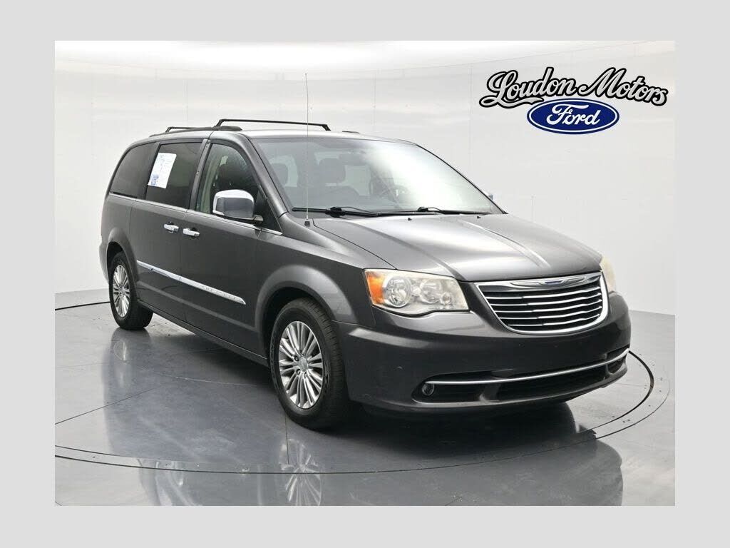 2015 CHRYSLER Town and Country