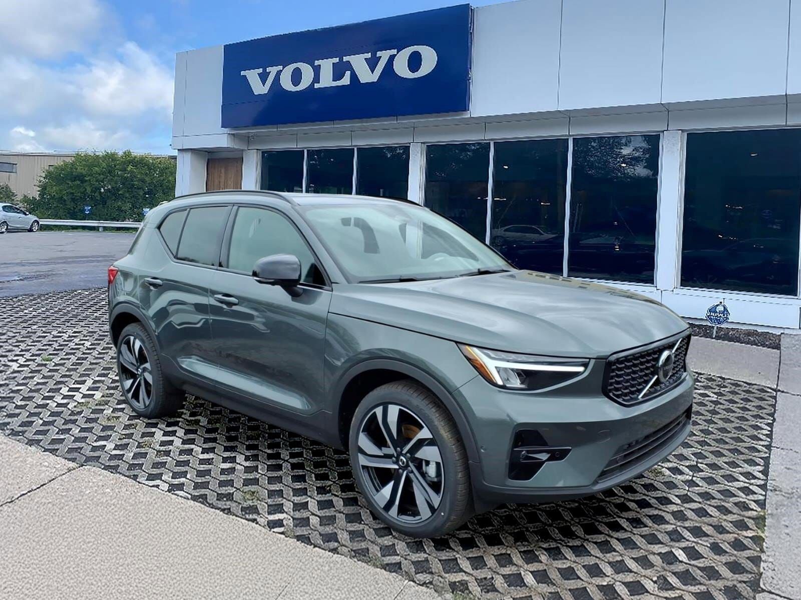 2026 VOLVO XC40
