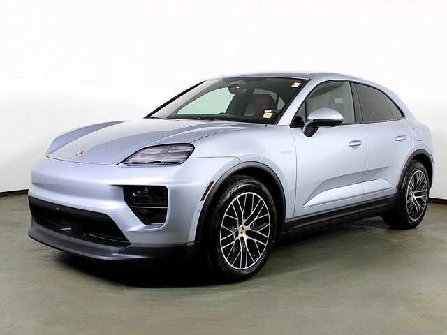 2026 PORSCHE Macan