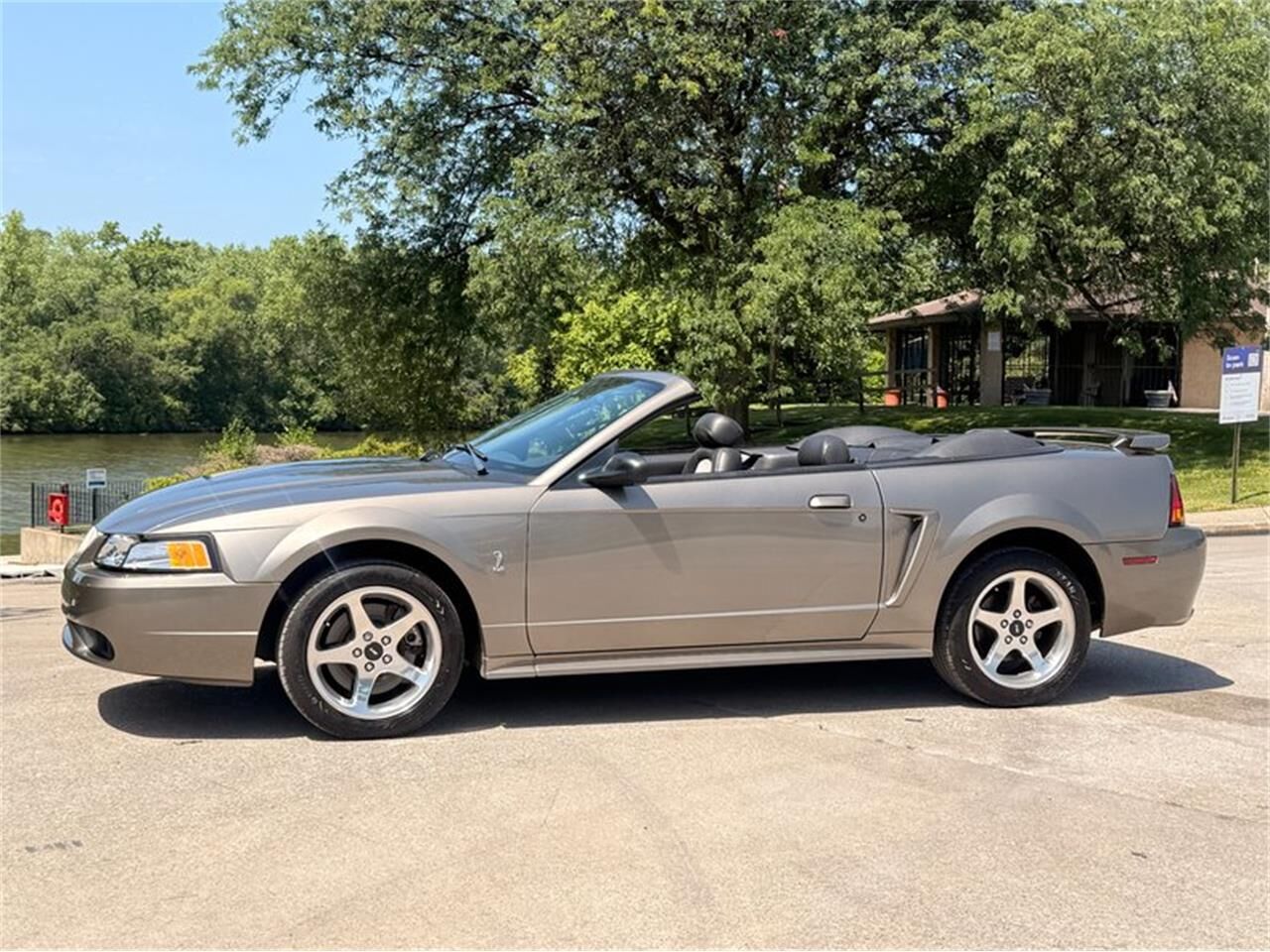 2001 FORD Mustang