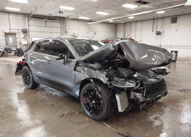 2018 PORSCHE Macan