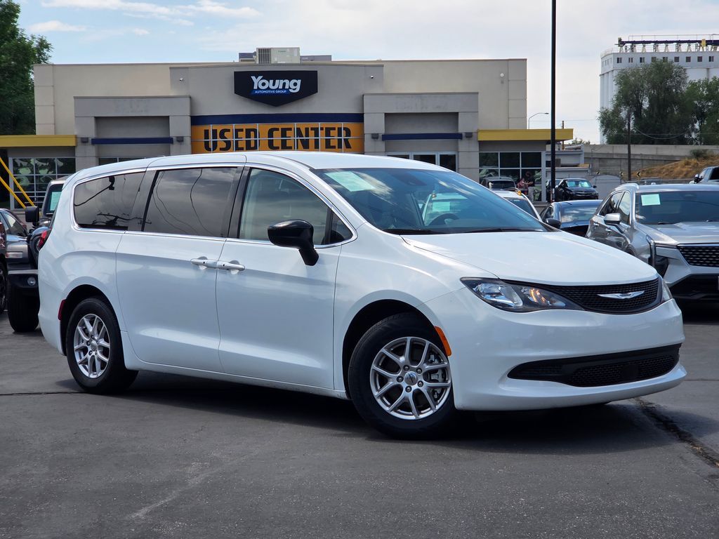 2024 CHRYSLER Voyager