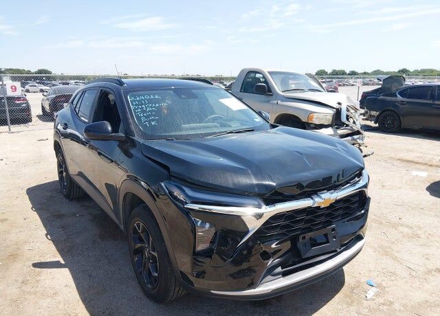 2025 CHEVROLET Trax