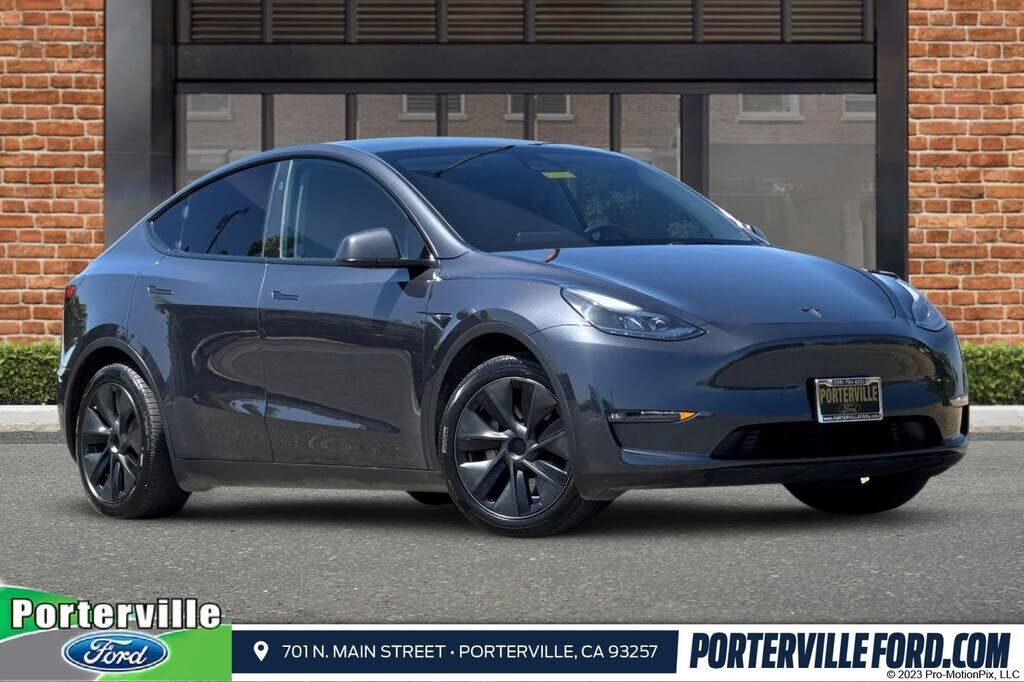 2024 TESLA Model Y