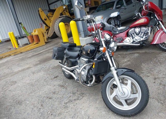Honda VF750C2 (MAGNA)