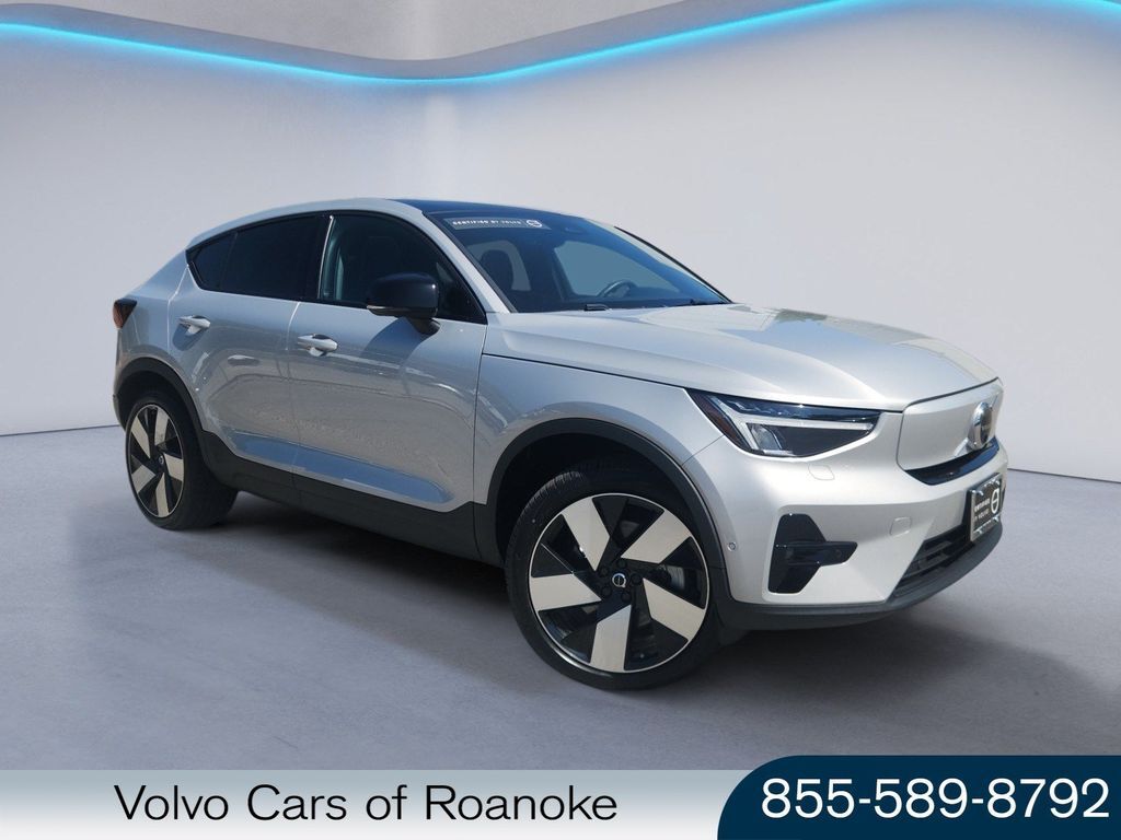2023 VOLVO C40