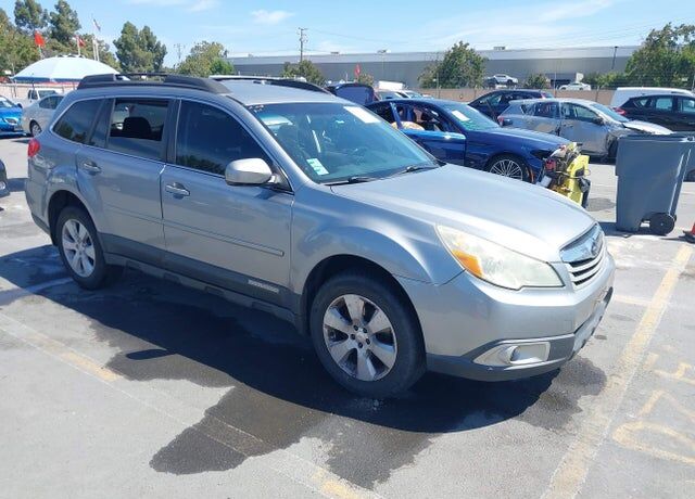 2011 SUBARU Outback