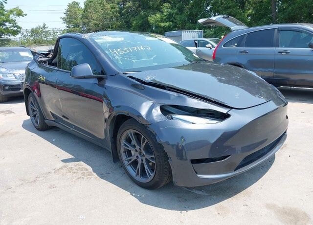 2025 TESLA Model Y