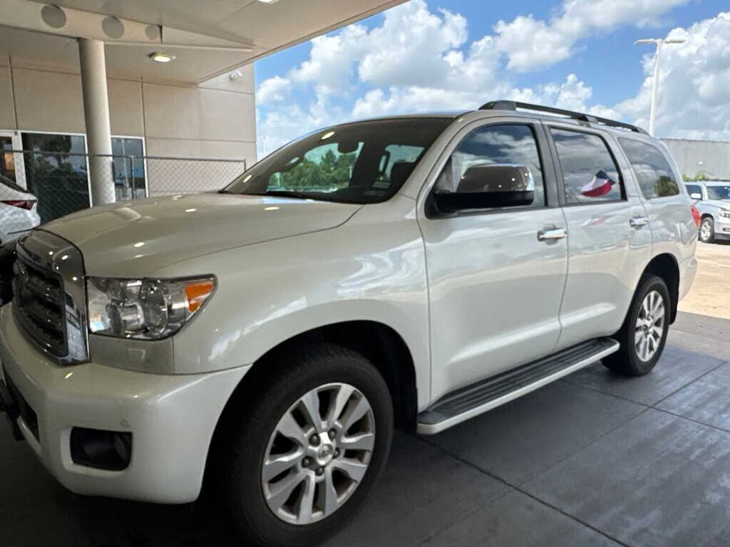 2013 TOYOTA Sequoia