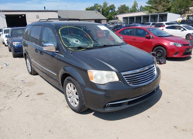 2012 CHRYSLER Town and Country