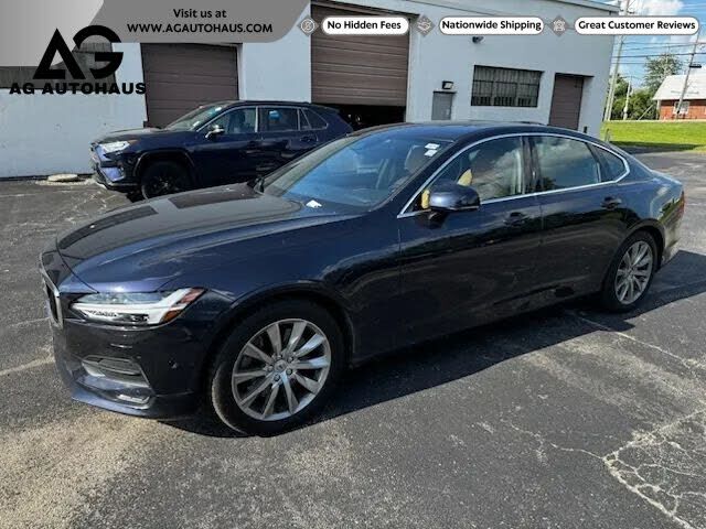 2017 VOLVO S90