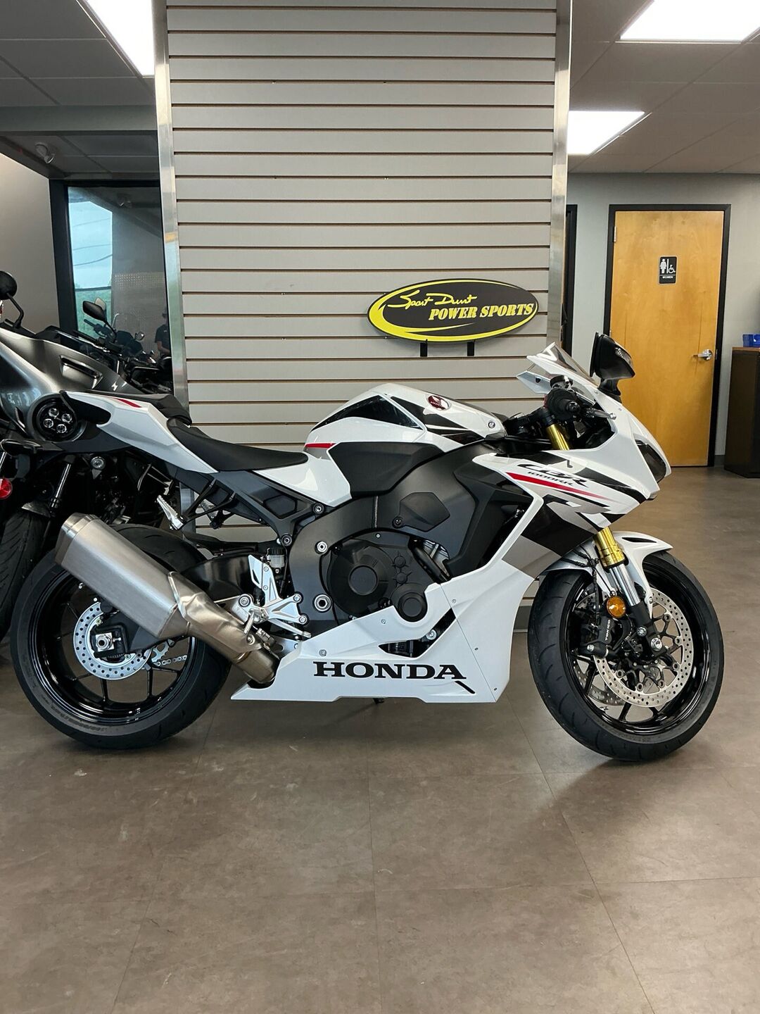 2026 HONDA CB