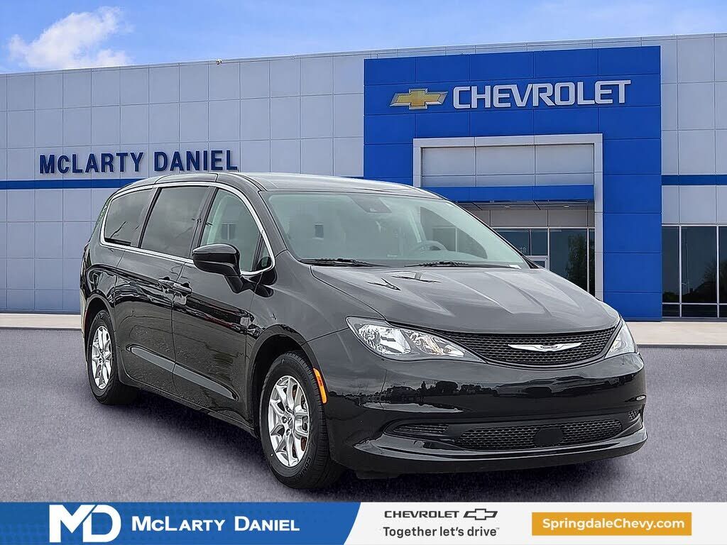 2023 CHRYSLER Voyager
