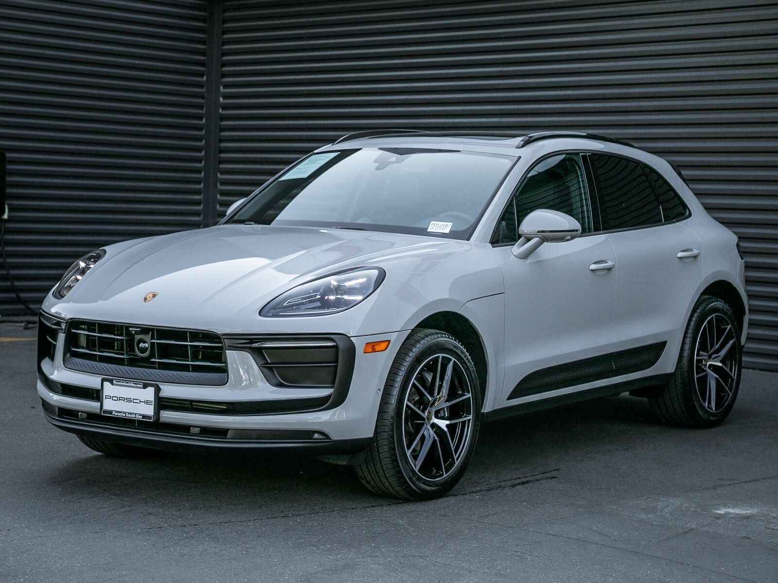 2024 PORSCHE Macan